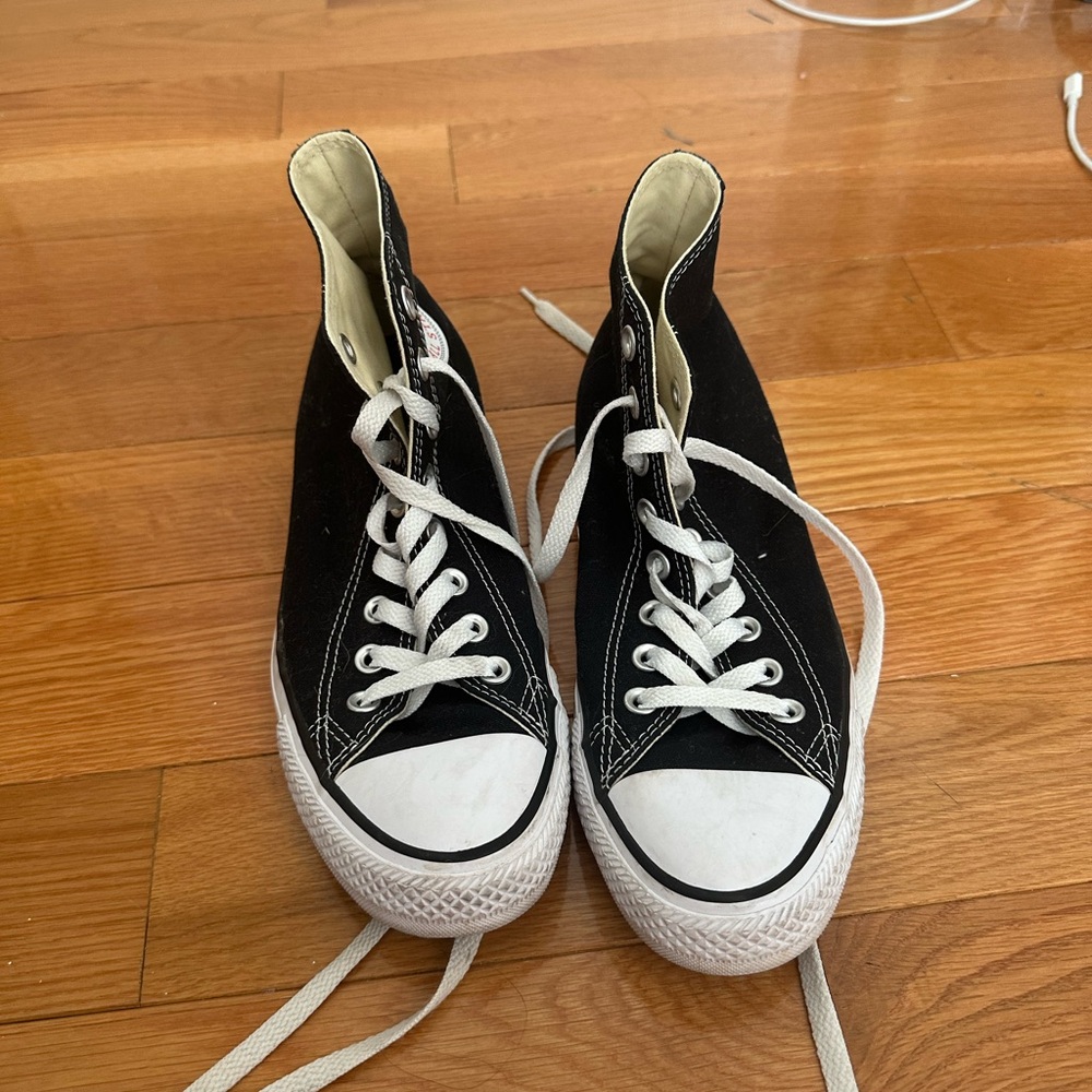 Size 9w/7m Black High top converse